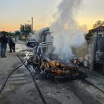 Dy makina digjen në Sovjan, Maliq – flakët dëmtojnë edhe linjën elektrike