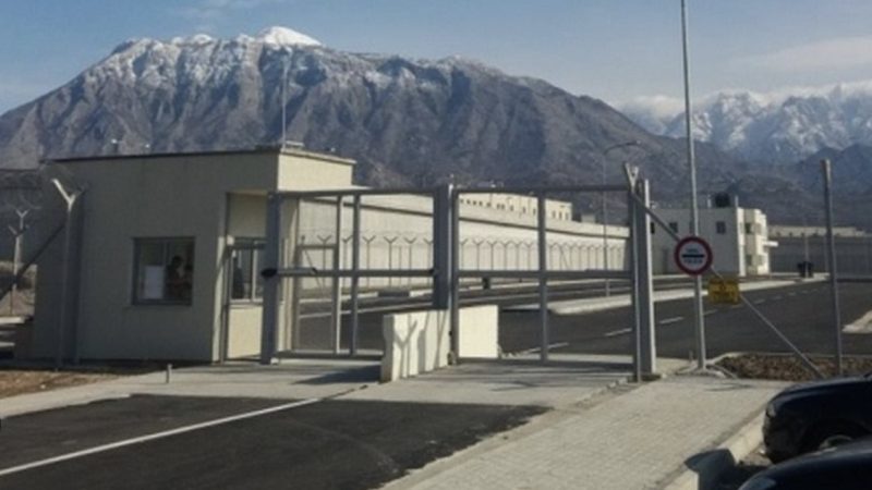 Shkarkohet drejtori i burgut të Drenovës dhe shefi i policisë